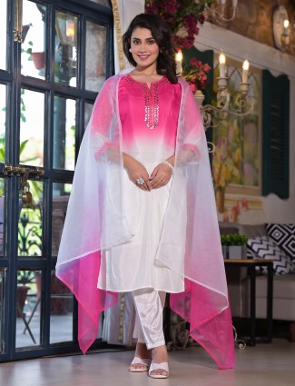 Stunning pink and white kurti set