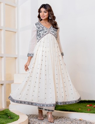 Stunning white kurti set with dupatta