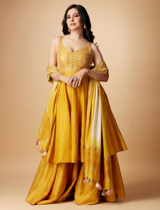 Elegant yellow raw silk palazzo suit