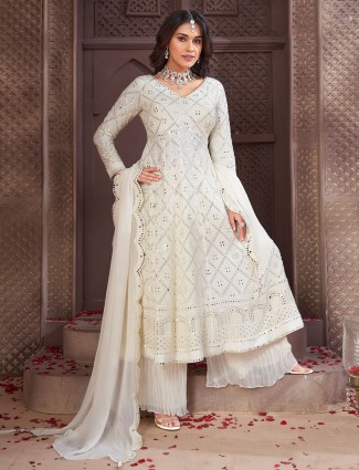 Trendy off-white palazzo suit