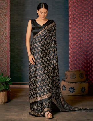 Black crepe saree with attractive print
