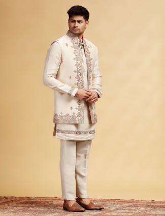 Beige silk waistcoat set with thread detailing