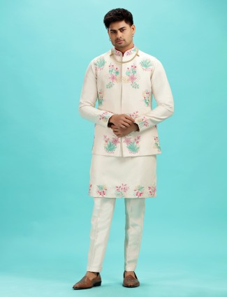 Off white silk waistcoat set with embroidery