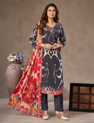 Charcoal black crepe quarter sleeve suit