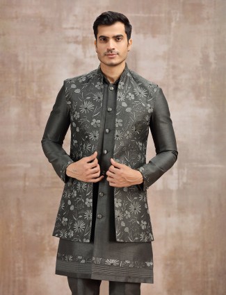 Charcoal grey silk waistcoat set with embroidery